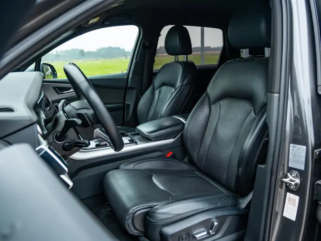 Audi Q7 55 TFSIe quattro Pro Line Plus S-Line | 23” RS Lm | Volleder Valcona | Elek Trekhaak | Laser...