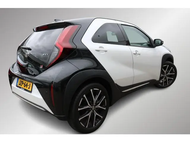 Toyota Aygo X Hybrid 115 Hybrid GR Sport , Stoelverwarming, JBL audio met Subwoofer, Keyles entree,...