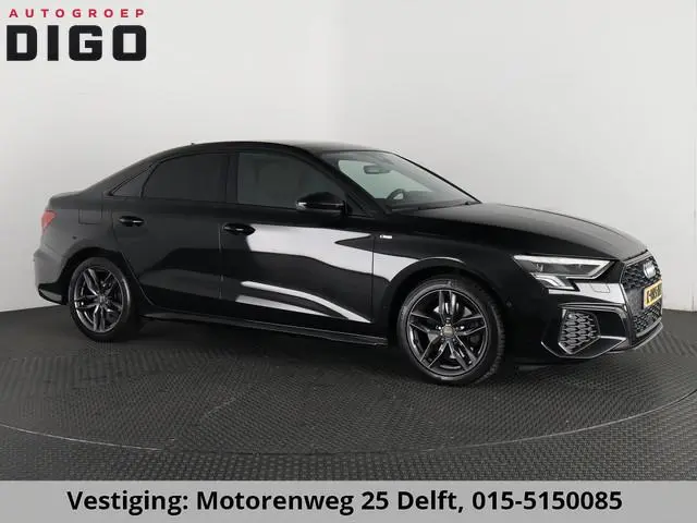 Audi A3 Limousine 35 TFSI S EDITION AUTOMAAT SCHUIF/PANODAK . NAVIGATIE . PDC V+A. VIRTUEEL COCKPIT...