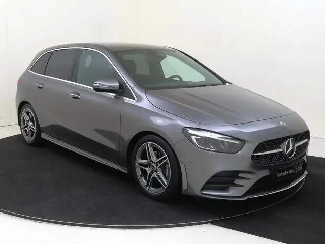 Mercedes-Benz B-klasse 180 AMG Line / Sfeerverlichting/ El. Trekhaak