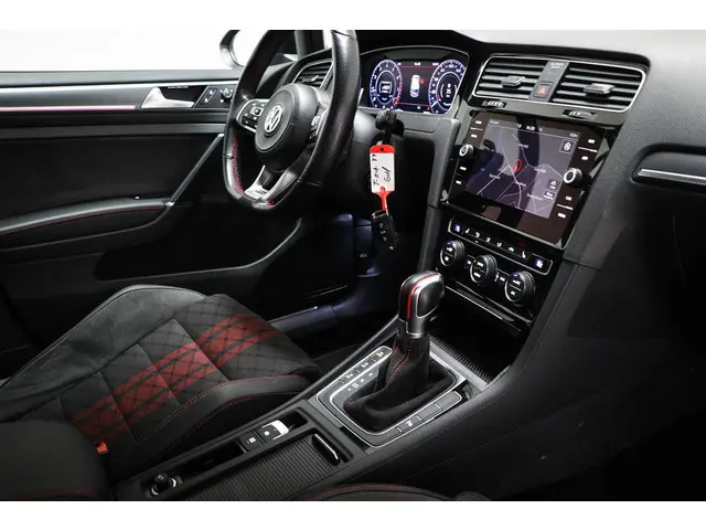 Volkswagen Golf 2.0 TSI GTI TCR | AKRAPOVIC | VIRTUAL COCKPIT | NAVIGATIE | APPLE | PDC | 19"