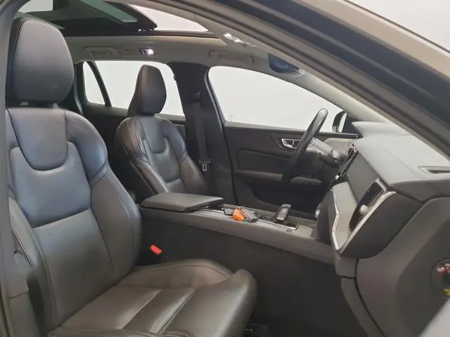Volvo V60 Cross Country 2.0 B5 AWD Ultimate Trekhaak, Pano, Bowers & Wilkins, Massage, Memory