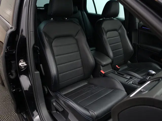 Volkswagen Golf 1.4 TSI GTE Connected Series Aut- Leder Interieur, Carplay, Android Auto, Xenon Led,...