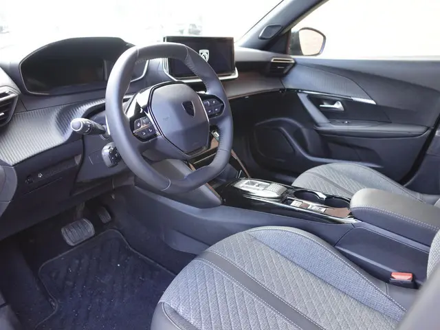 Peugeot 2008 1.2 PureTech 130pk Automaat Allure | DEMO ! | Navigatie | Apple Carplay/Android Auto |...