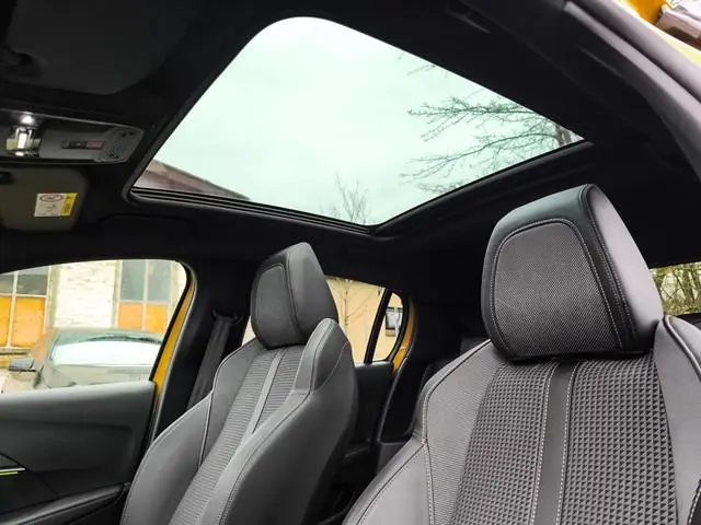 Peugeot 208 1.2 PureTech GT-Line 1e-Eig. & Dealer-Onderh. BOVAG-Garantie. NL-Auto.