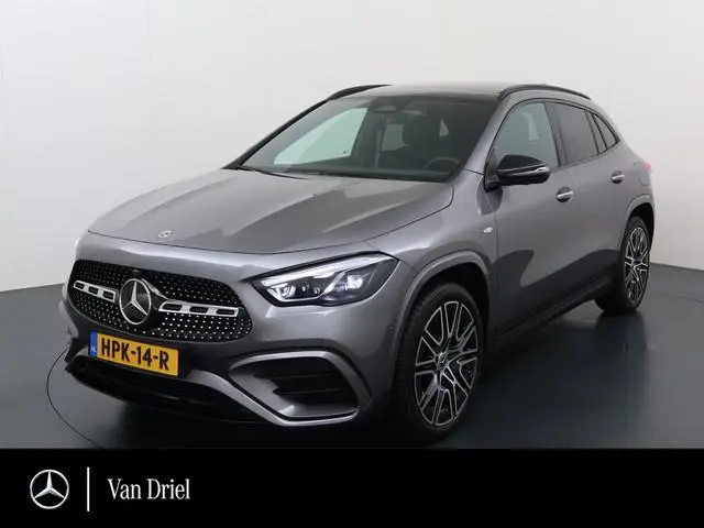 Mercedes-Benz GLA-klasse 250 e AMG line | Pano Trekhaak HUD Memory Multibeam Sound