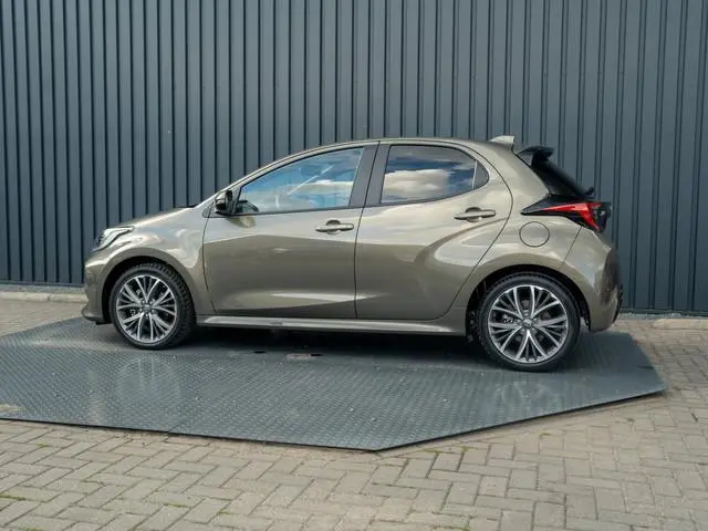 Toyota Yaris 1.5 Hybrid 130 Executive | Panodak | JBL | Head Up | Stuur & Stoel verw. | Premium Pack...