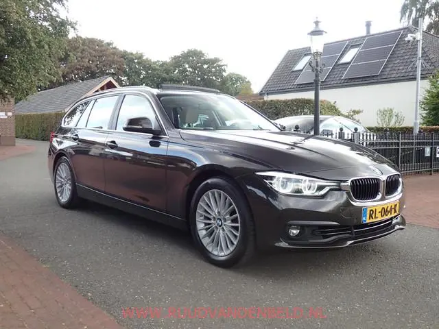 BMW 3-serie Touring 320i High-Exe TREKHAAK / HEAD-UP / CARPLAY / SCHUIF-KANTELDAK