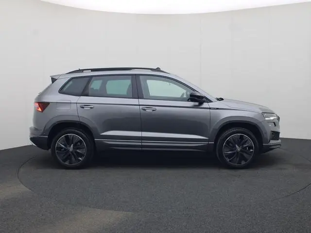 Skoda Karoq 1.5 TSI 150PK ACT Sportline DSG · Panoramadak · CANTON Audio · 360°Camera + Parkeersenso...