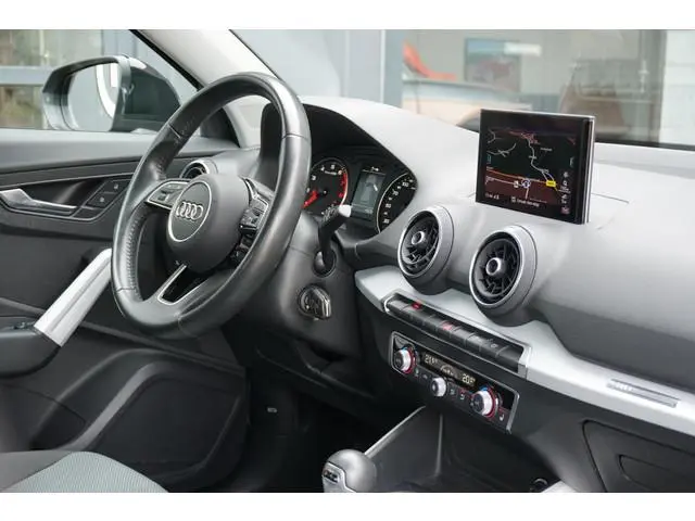 Audi Q2 35 TFSI S Edition 150pk + NAVI / LED / STOELVERWARMING / DAB