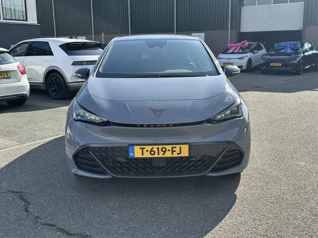 CUPRA Born Essential 62 kWh | SOH 91% |WARMTEPOMP| STOELVERWARMING | APPLECARPLAY / ANDROID AUTO | A...