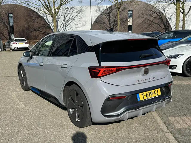 CUPRA Born Essential 62 kWh | SOH 91% |WARMTEPOMP| STOELVERWARMING | APPLECARPLAY / ANDROID AUTO | A...