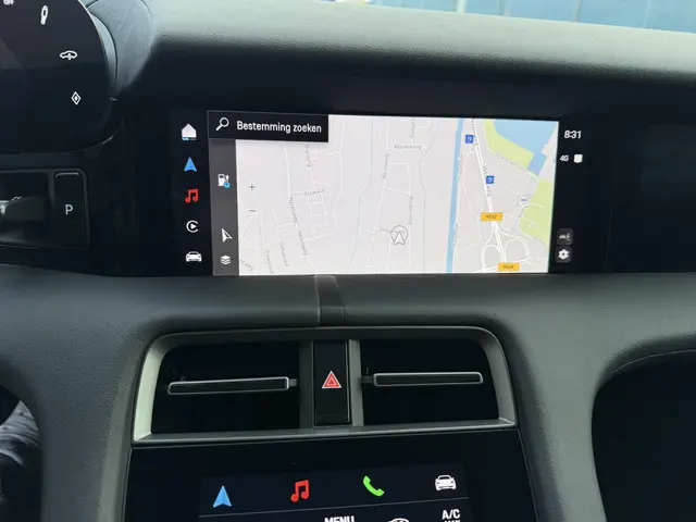 Porsche Taycan Sport Turismo Black Edition 105 kWh Pano l Massage l bijrijders scherm