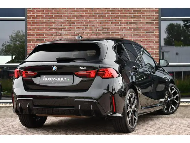BMW 1-serie 120 M-Sport Pano ACC 360 HUD Massage H/K 19inch El-Klep