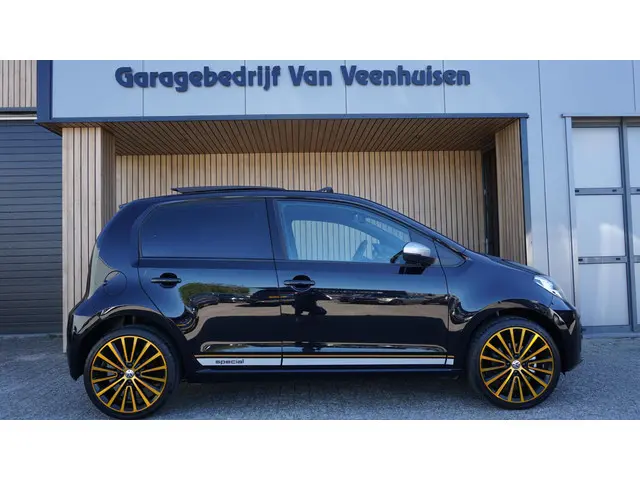 Volkswagen Up! 1.0 75pk 5Drs Automaat Special Up! Pano.Dak 17inch LM Beats Trekhaak A-Camera Cruise...
