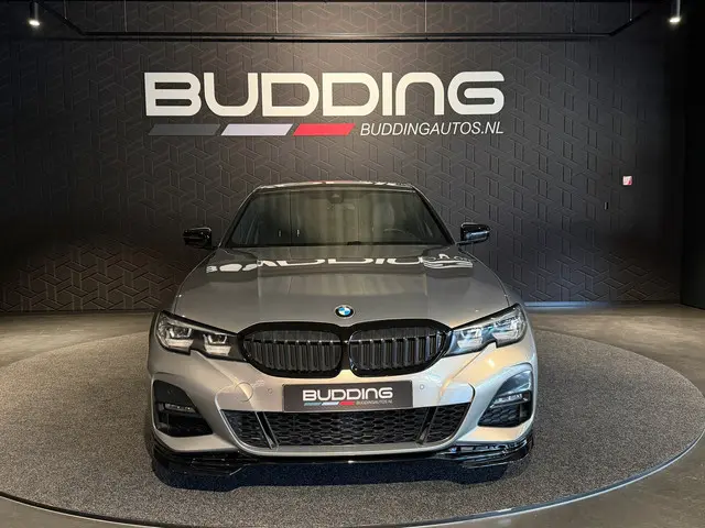 BMW 3-serie 330i Exe Edition | M-performance | CarPlay |
