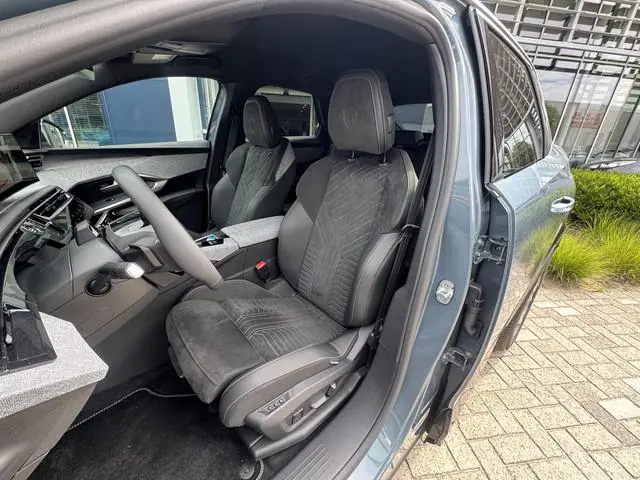 Peugeot e-3008