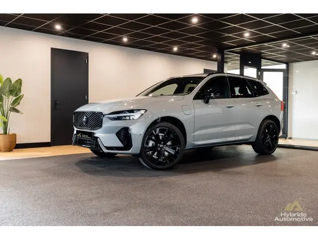 Volvo XC60  T8 Ultra Black Edition Plug-In Hybrid AWD | Massage | B&W | Napp