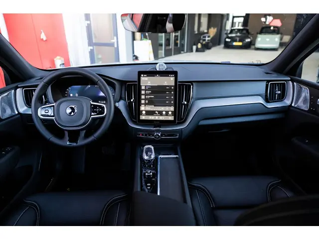 Volvo XC60  T8 Ultra Black Edition Plug-In Hybrid AWD | Massage | B&W | Napp