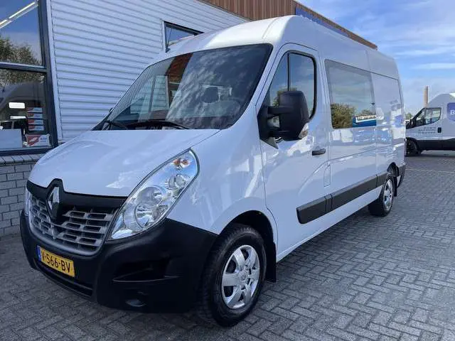 Renault Master T35 2.3 dCi 130pk L2H2 DC 6 persoons / vaste prijs rijklaar € 15.950 ex btw / lease vanaf € 311 / airco / cruise control / navigatie / trekhaak 2500 kg / pdc achter !