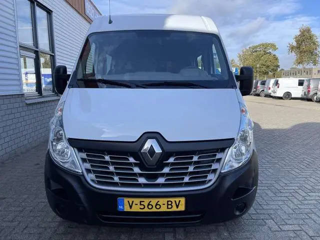 Renault Master T35 2.3 dCi 130pk L2H2 DC 6 persoons / vaste prijs rijklaar € 15.950 ex btw / lease vanaf € 311 / airco / cruise control / navigatie / trekhaak 2500 kg / pdc achter !