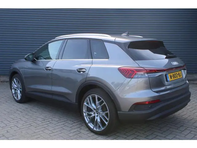 Audi Q4 e-tron 40 Launch edition 77 kWh Vol-Leder CarPlay 21 Inch Stoelverwarming