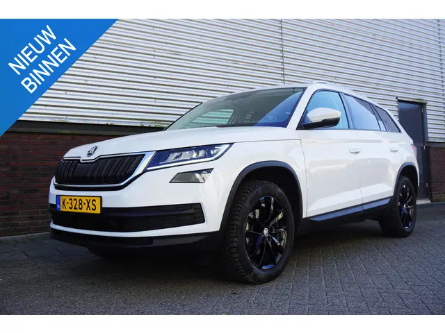Skoda Kodiaq 1.5 TSI/Wegklapbare trekhaak/Camera/Leer-Stof/ Moon white metallic.
