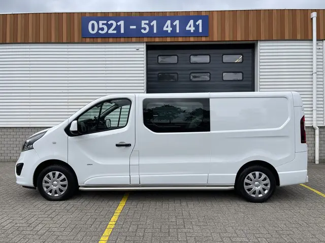 Opel Vivaro 1.6 CDTI 125pk L2H1 DC 5 persoons Sport EcoFlex / rijklaar € 17.950 ex btw / lease vanaf...