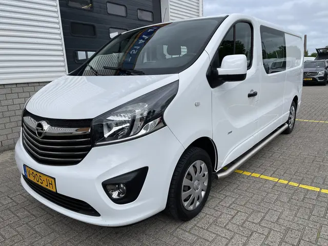 Opel Vivaro 1.6 CDTI 125pk L2H1 DC 5 persoons Sport EcoFlex / rijklaar € 17.950 ex btw / lease vanaf...