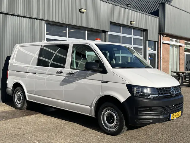 Volkswagen Transporter 2.0 TDI L2H1 DC Airco Cruise controle Telefoonverbinding Trekhaak 2200kg trek...