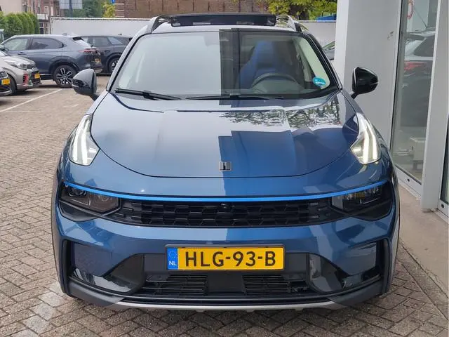 Lynk & Co 01