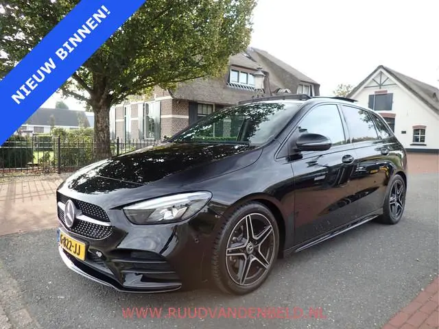 Mercedes-Benz B-klasse 180 AMG PANODAK / CAMERA / CARPLAY / TREKHAAK /
