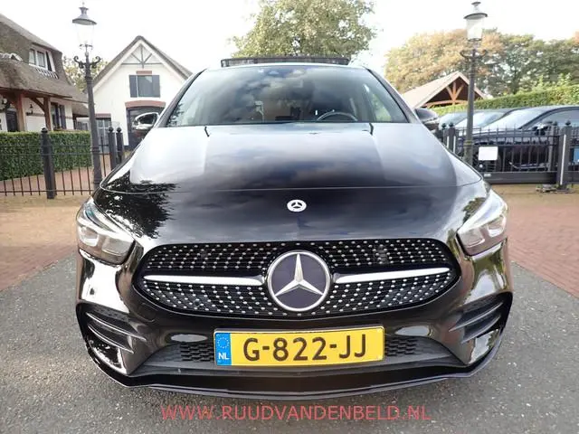 Mercedes-Benz B-klasse 180 AMG PANODAK / CAMERA / CARPLAY / TREKHAAK /
