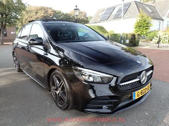 Mercedes-Benz B-klasse 180 AMG PANODAK / CAMERA / CARPLAY / TREKHAAK /