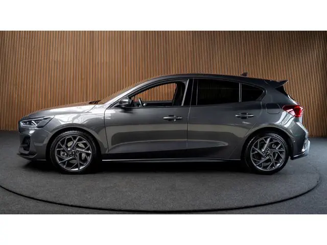 Ford Focus 2.3 EcoBoost ST  PERFORMANCE LED-Matrix - AGR PERFORMACE Stoelen - Driver assistance pakk...
