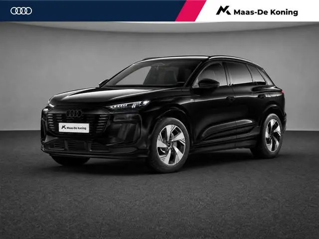 Audi Q6 e-tron S edition 83 kWh 252 PK · Adaptieve luchtvering · Glazen panoramadak · Trekhaak elek....