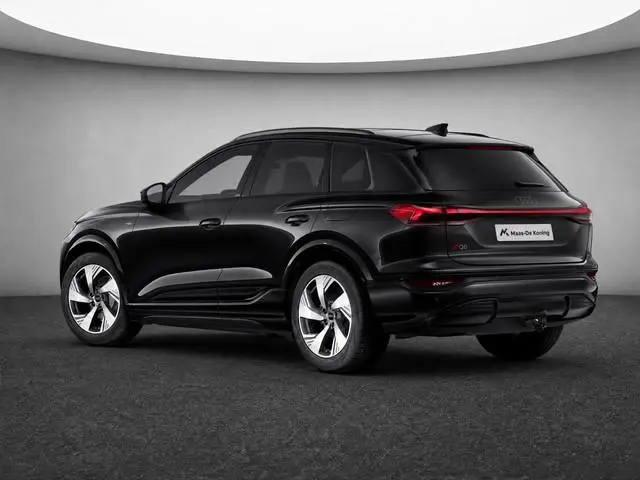 Audi Q6 e-tron S edition 83 kWh 252 PK · Glazen panoramadak · Trekhaak elek. wegklapbaar · S line zw...