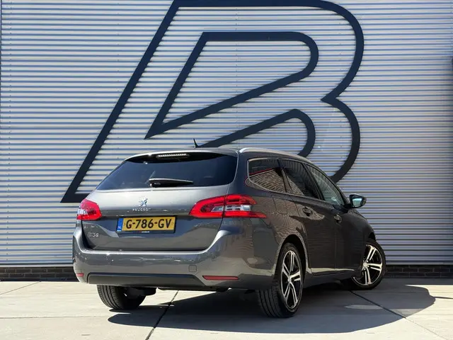 Peugeot 308 SW 1.2 PureTech Allure Navi|Clima|Cruise|Pano|Carplay|PDC V+A|D-riem vv in 2023|N.A.P|AP...