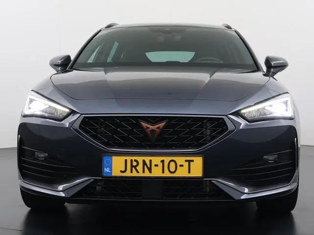 Cupra Leon Sportstourer 1.4 eTSI PHEV FR VAN: 28.900,- VOOR: 24.877,- UW WKVOORDEEL: 4.023,- | 204 P...