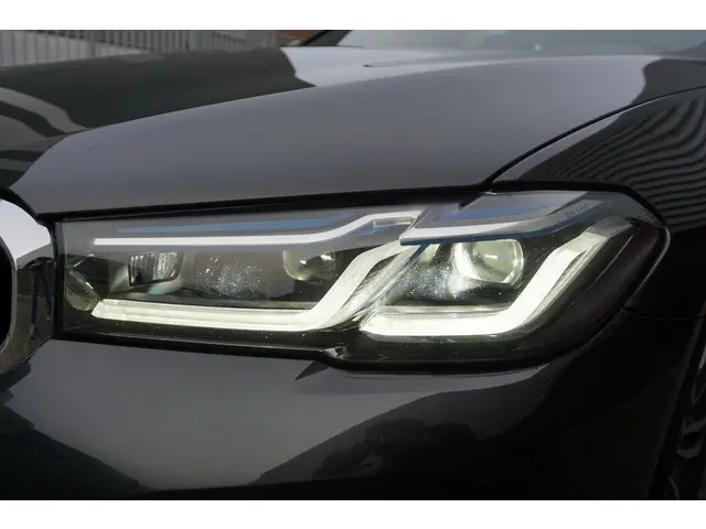 BMW 5-serie Touring 520i Business Edition Plus/Laser LED/Comfort Stoel Dealeronderhouden.