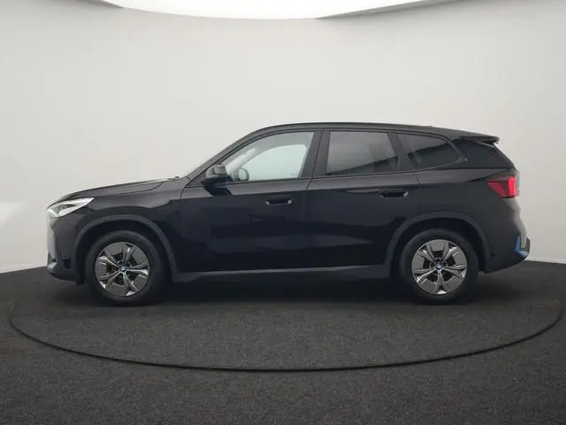 BMW iX1 xDrive30 67 kWh 313pk Dealer O.H. | Adaptief M Onderstel | Camera | Cruise Control | Stoelve...
