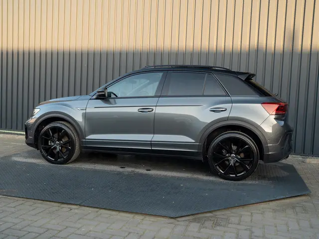 Volkswagen T-Roc 1.5 TSI R-Line Business | Panodak | 19'' | IQ Light | Trekhaak afnb. | Side Assist...