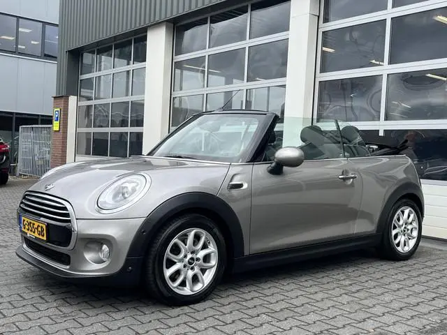 MINI Cabrio 1.5 Cooper Salt Airco Cruise control Stoelverwarming Stuurwiel multifunctioneel Telefoon...