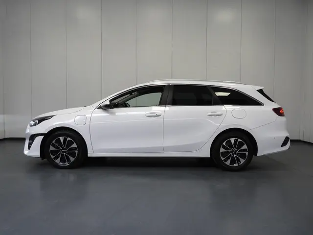 Kia Ceed Sportswagon 1.6 GDI PHEV Plug-In DynamicPlusLine NAVI/CAMERA/EL.KLEP/LED/16"LMV!