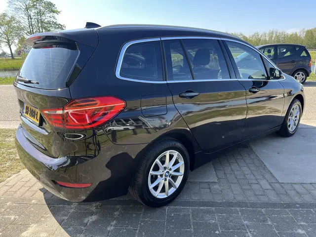 BMW 2-serie Gran Tourer 216i Centennial Executive 7-Persoons / Open dak / PDC.Achter /
