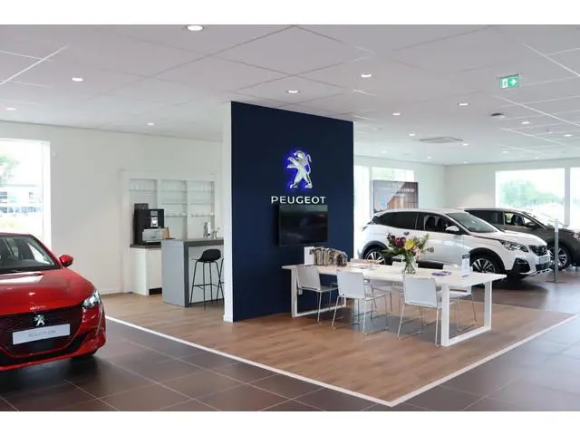 Peugeot e-5008