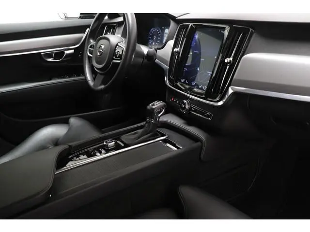 Volvo S90 2.0 T4 Momentum+ | BUSINESS PACK CONNECT | LEDER | APPLE | TREKHAAK | 19"