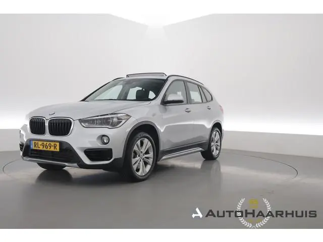 BMW X1 sDrive20i High Executive | Rijklaar!! | Pano | Cruise Contr. | Camera | Apple CarPlay | Stoel...