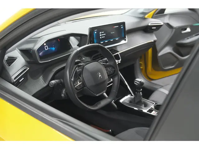Peugeot 208 PureTech 100 Blue Lease Allure | Allseason Banden | Camera | Navigatie | Parkeersensoren