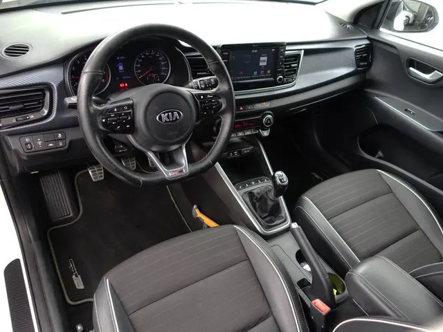 Kia Rio 1.0 TGDI GT-Line Blackpack- Stuur/Stoelverwarming, Lane Assist, Led, Camera, Carbon, Park As...